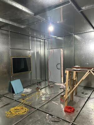 ভালো দাম ১০০ ডিবি শিল্ডিং কার্যকারিতা সহ আরএফ শিল্ডিং রুম, কাস্টমাইজযোগ্য রুমের আকার এবং ইএমআই সুরক্ষার জন্য ৫০ ওহম ইম্পিডেন্স সহ আরসি ফিল্টার অনলাইন