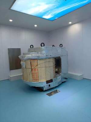 ভালো দাম কাস্টমাইজযোগ্য ফ্যারাডে কেজ এমআরআইর জন্য 100 ডিবি স্কিলিং কার্যকারিতা এবং মাল্টি-স্তরযুক্ত লেপযুক্ত আরএফ স্কিলড গ্লাস উইন্ডো সহ আরএফ স্কিলিং রুম অনলাইন